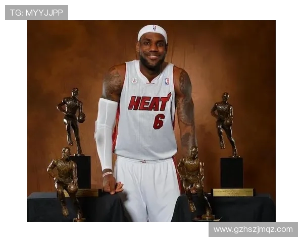 2003年NBA选秀球员詹姆斯生涯首获常规赛MVP荣誉回顾